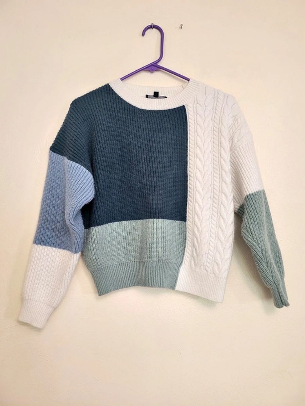 Lulu's Color Block Sweater in White & Blue Size Small